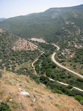 (Dom 16:4) The Soreq River, which flows from the area around Jerusalem down to the Mediterranean Sea, served at this time as the border between the Israelites (the tribe of Dan) and the Philistines.