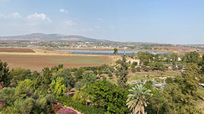 (Dom 7:9) View above the spring on Mount Gilboa. The Midianites' camp was in the valley at the foot of Mount Givat-More, which can be seen in the background. 